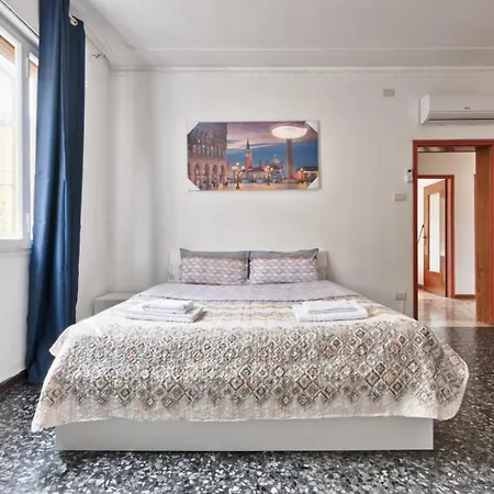 Гостевой дом Cozy In With Free Parking