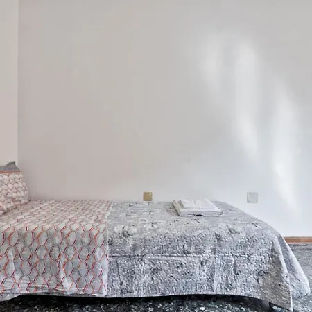 Гостевой дом Cozy In With Free Parking