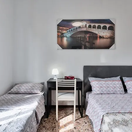 Cozy In With Free Parking Гостевой дом